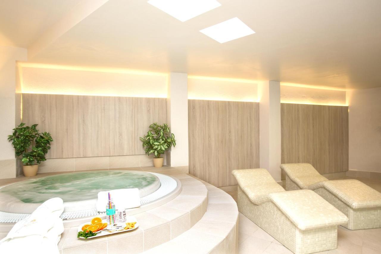 Hotel Sabina กาลามิยอร์ ภายนอก รูปภาพ